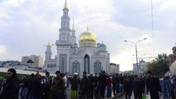 Moskova Merkez Camisi'nde ilk bayram namazı kılındı