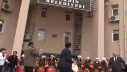 Muammer Güler için halaylı kutlama