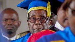 Zimbabve'de darbeci ordu Mugabe'yi iknaya çalışıyor
