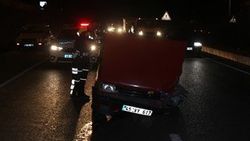 Önündeki araca çarpan sürücü, her şeyini bırakıp kaçtı