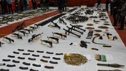 Diyarbakır Bağlar'da ele geçirilen silahlar