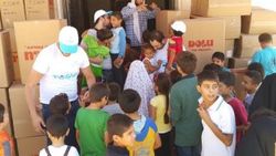 Mülteci kampında minikler de unutulmadı