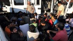 13 kişilik minibüsten 38 mülteci çıktı