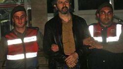 FETÖ'den aranan eski polis müdürü çatıda yakalandı