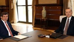Erdoğan ve Davutoğlu için dev pankart astılar