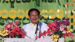 Myanmar'da ırkçı budistleri eleştiren yazara hapis cezası