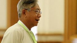 Myanmar 50 yıl aradan sonra sivil devlet başkanı seçti