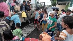 Filipinler'de tayfun nedeniyle 76 bin kişi tahliye edildi