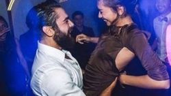 Neslihan Atagül ile nişanlısı Kadir Doğulu'nun olay pozu