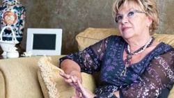 Nevra Serezli: Telefonun başında çaresiz bekliyorum