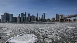 New York'taki Hudson ve East Nehirleri buz tuttu