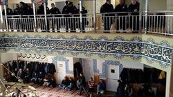 New York polisi Türk camisinde Cuma hutbesini dinledi
