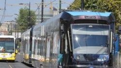 İETT otobüsü ile Tramvay çarpıştı