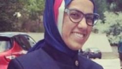 Ravza Kavakçı ablasının başörtüsü ile Meclis'e geldi