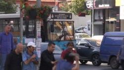 Ümraniye'deki yol kavgasında ayakkabılar havada uçtu