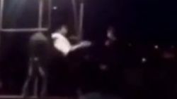 İran'da bir mahkum asılmamak için dakikalarca direndi