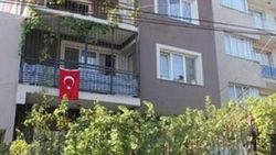IŞİD'den kurtulan 46 Türkün evlerine bayrak asıldı