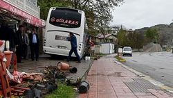 Yolcu otobüsü şoförü direksiyon başında kriz geçirdi