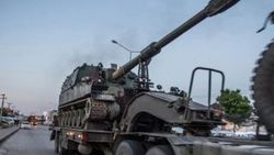Afrin'de obüsler YPG'yi vurmaya başladı