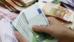 Euro dolar karşısında çakıldı