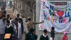 Pakistan'da katliam yapılan okulda eğitim yeniden başladı