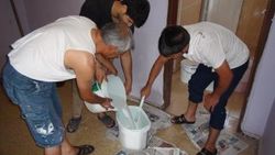 Öğretmen ve veliler okul boyadı