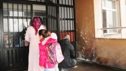Van'da okula bomba attılar