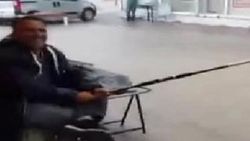 Uşak'ta su baskınına oltalı tepki İZLE