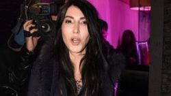 Demet Akalın ile Hande Yener düğünde karşılaştı
