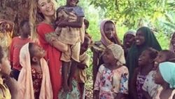 Gamze Özçelik, Afrikalı çocuklar için evini sattı
