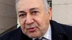Orhan Kural: Cem Yılmaz yıllardır sigara reklamı yapıyor