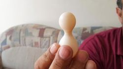 Kum saati şeklindeki yumurta görenleri şaşırttı