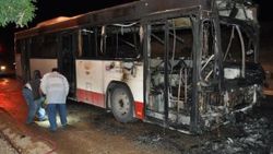 İzmir'de maskeli grup belediye otobüsünü yaktı