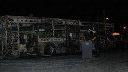 İzmir'de seyir halindeki otobüslere saldırı