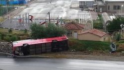 Kastamonu'da yolcu otobüsü devrildi