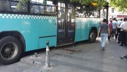 Beşiktaş'ta halk otobüsü şoförü fren yerine gaza bastı