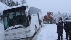 Otobüs kara saplandı