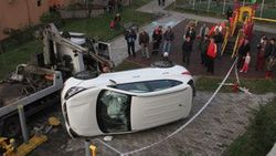Zonguldak'ta otomobil çocuk parkına uçtu