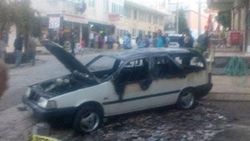 Yalova'da yayalara çarpan otomobili yaktılar