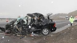 TIR ile otomobil çarpıştı