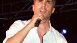Özcan Deniz: Kocalarınız dövebilir beni