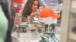 Özge Borak sıkıntıdan makyaj yaptı