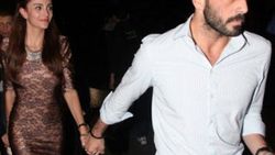 Özge Ulusoy eski sevgilisiyle pişti oldu