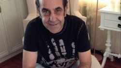 Özkan Uğur sahnelere geri dönüyor