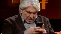 Erdal Özyağcılar'ın canlı yayında telefonu çaldı İZLE