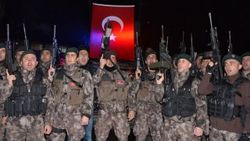 90 yaşındaki kadın askere destek için malını bağışladı