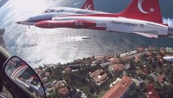 Türk Yıldızları İstanbul Boğazı'nda