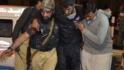 Pakistan'da polis eğitim merkezine saldırı: 61 ölü