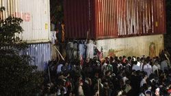 Pakistan'da muhalifler yürüyüşe geçti