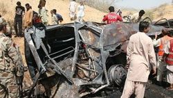 Pakistan'da otobüsle tanker çarpıştı: 57 ölü